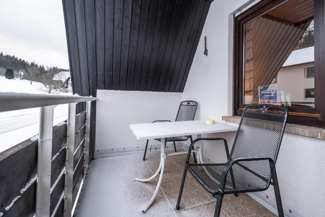 Auszeit Apartment: Black Forest Retreat With Balcony Views *